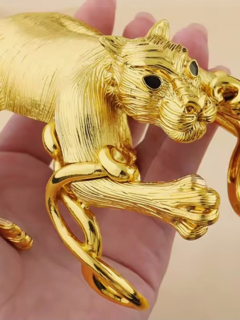 Source Unknown Gold-tone Lion Cuff Bracelet & Ring - Picture 6 of 9